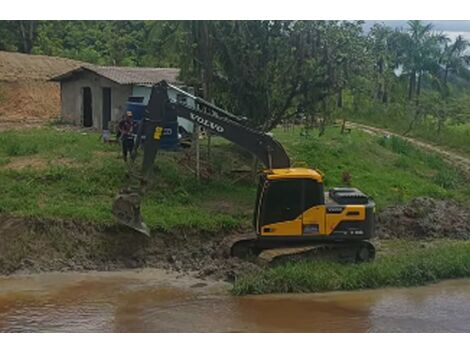 Escavadeira Hidráulica com Operador em Biguazinho